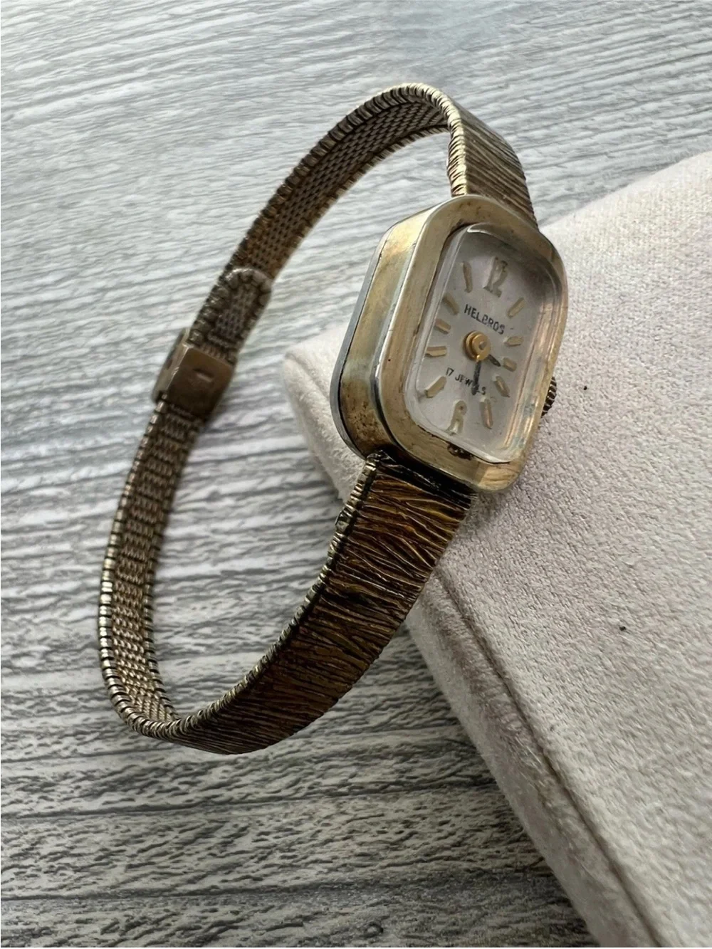 Helbros Ladies Gold-Tone Vintage Wristwatch 17 jewel